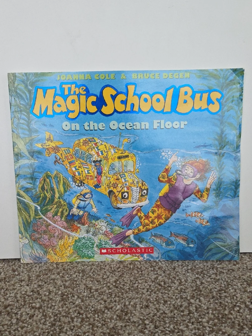 Children's Books - The Magic School Bus Hurricane , Climate, And Ocean Floor